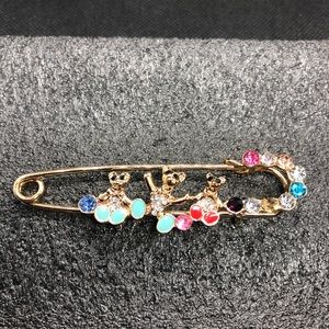 Safety Pin Gold plated crystal bears safety pin